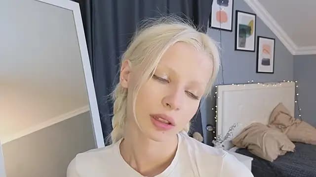 Naomi_Demio live cam