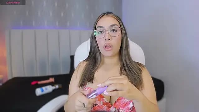 Alma_sterling live cam