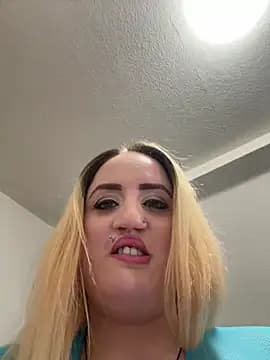 ScarletSaffire live cam on Stripchat