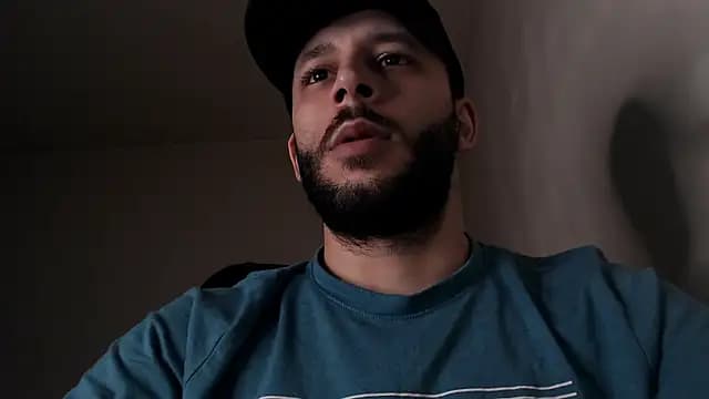 henryaxe live cam on Stripchat