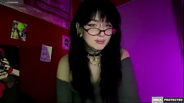 CallmeDistress live cam on Stripchat