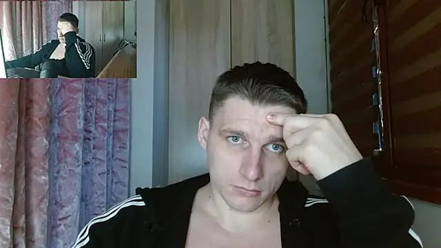Poliglotjoe1 live cam on Stripchat