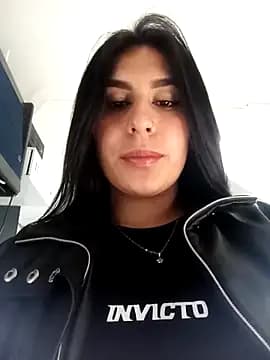 charlottte_wh live cam on Stripchat