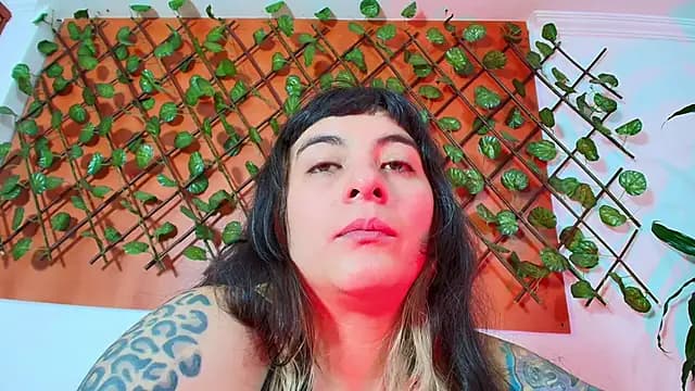 Naughty_Kittenm live cam