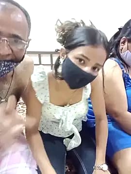 HoneyHush live cam on Stripchat