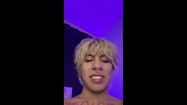 Noahh_44 live cam on Stripchat