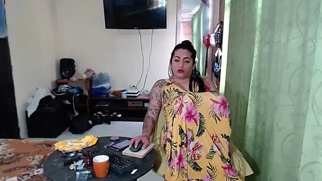 Sashaferrari2000 live cam on Stripchat