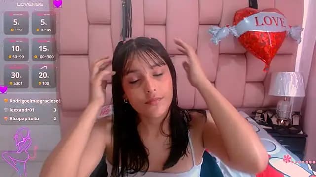 Nathaly_18_ live cam on Stripchat