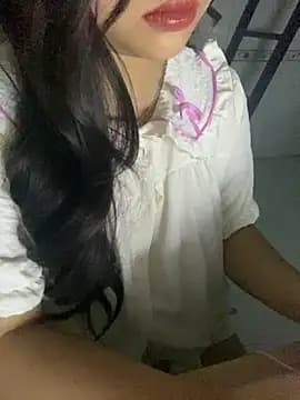 Rosecute11 live cam on Stripchat