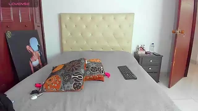 LUISSA_ live cam on Stripchat