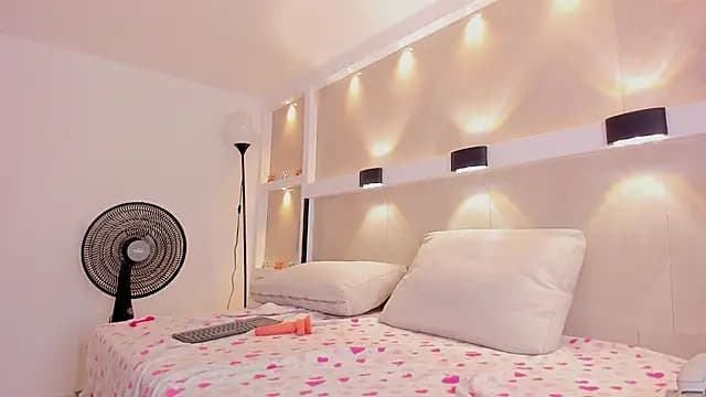 sophia_royce live cam on Stripchat