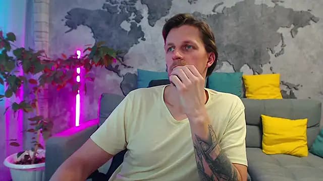 VikingChrisss live cam on Stripchat