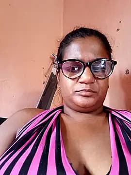 indianstrawberrylips4u live cam