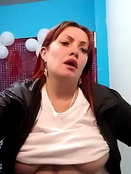 carolinhe26 live cam