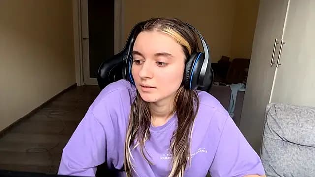 PluralPalaver live cam