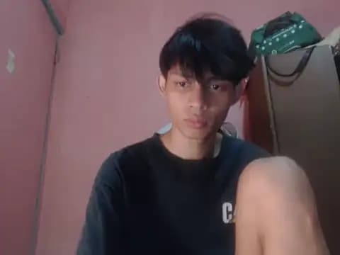 Kyoshi_19 live cam on Stripchat