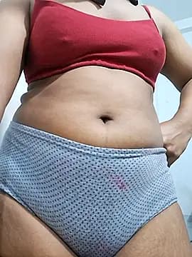 Queen_Saara live cam on Stripchat