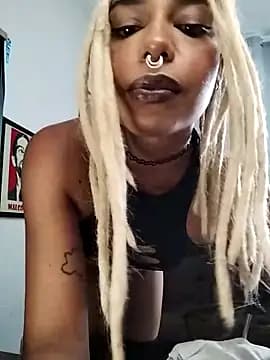 Helenoir live cam on Stripchat