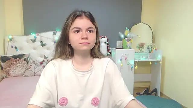 TinaRedly live cam on Stripchat