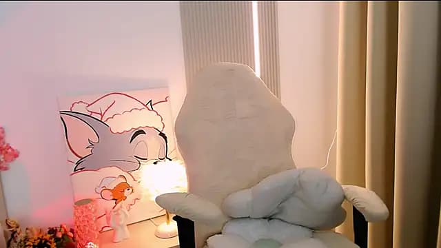 Ann__Cute live cam on Stripchat