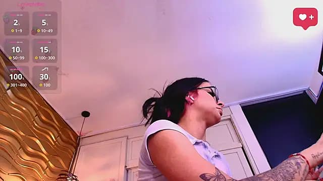 Andreita_Jones live cam on Stripchat