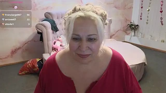 Penelope_Pinky live cam on Stripchat