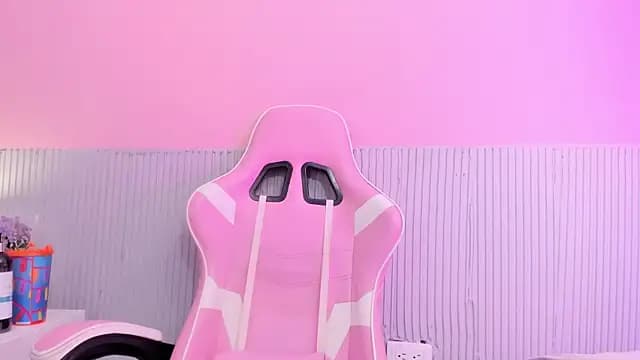 yeikafoxy live cam on Stripchat