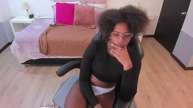 ebony_fantasy2 live cam on Stripchat