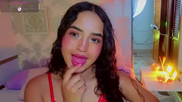 Emma_Thompssonn live cam on Stripchat