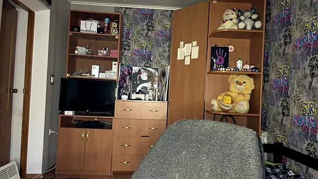 poly_princess live cam on Stripchat