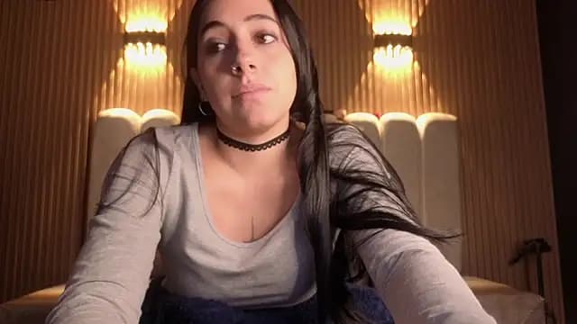 Melannyy_V live cam on Stripchat