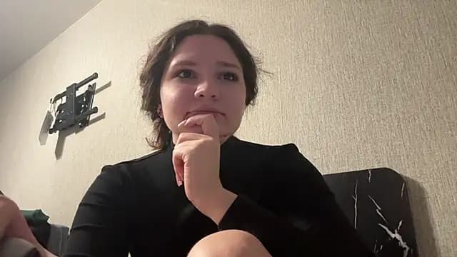 Emmiebutwihu live cam on Stripchat