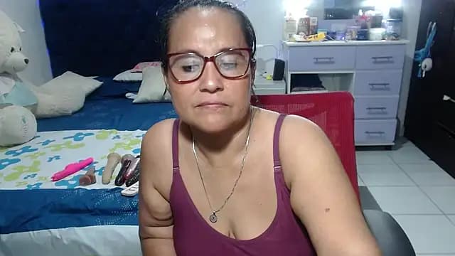 pervert_mommy_ live cam on Stripchat