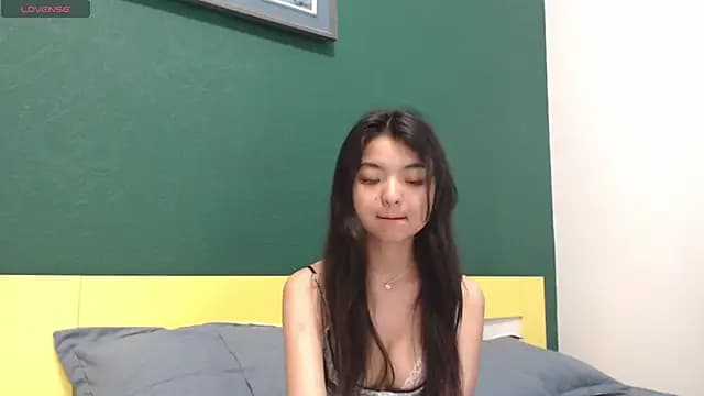 Shy_Kira live cam on Stripchat