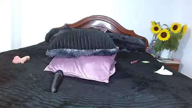 Alylatina live cam on Stripchat