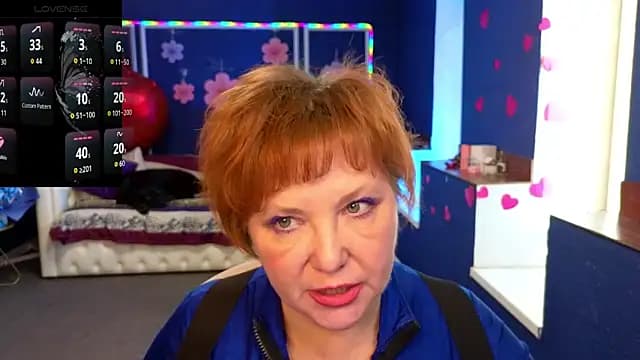 Kira_Kingslee live cam on Stripchat