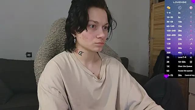 esajukyy live cam on Stripchat