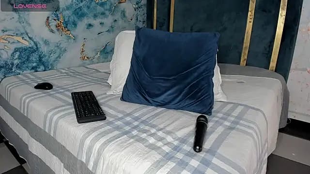 lesly_cutee live cam on Stripchat