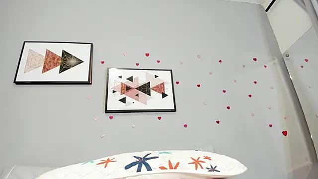 PauleteW10 live cam on Stripchat