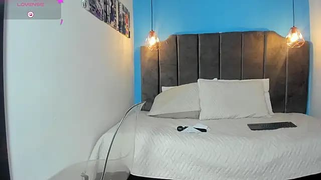 Paulinasiilver live cam on Stripchat