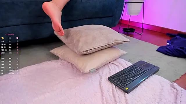 dina_ride live cam on Stripchat