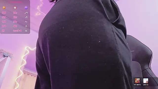 ZURY_TAY live cam on Stripchat