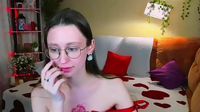 YourLovellyStory live cam