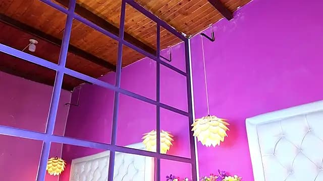 mila_poison live cam