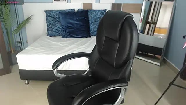 caroline_blair1 live cam on Stripchat