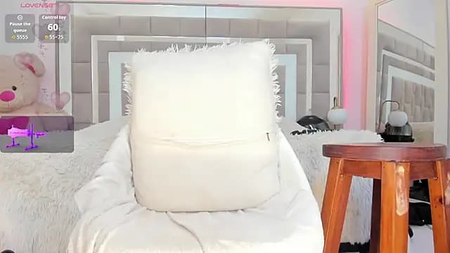 Nicolle_foxy live cam