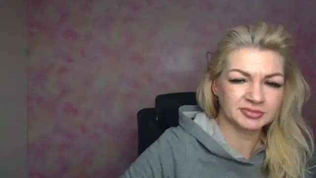 Madonna_Fire live cam on Stripchat