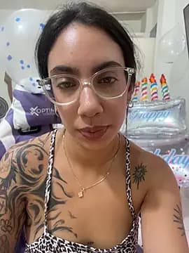 Heratemporal live cam on Stripchat