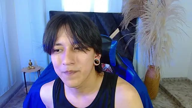 nikoo_18 live cam