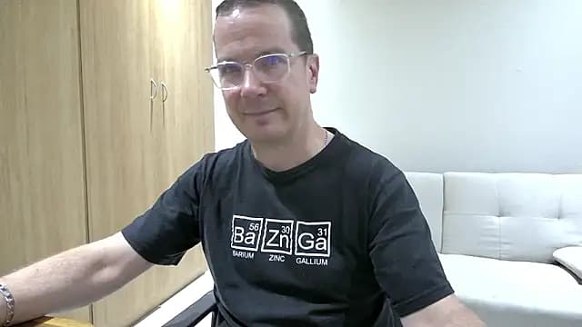 BrettJ81 live cam on Stripchat